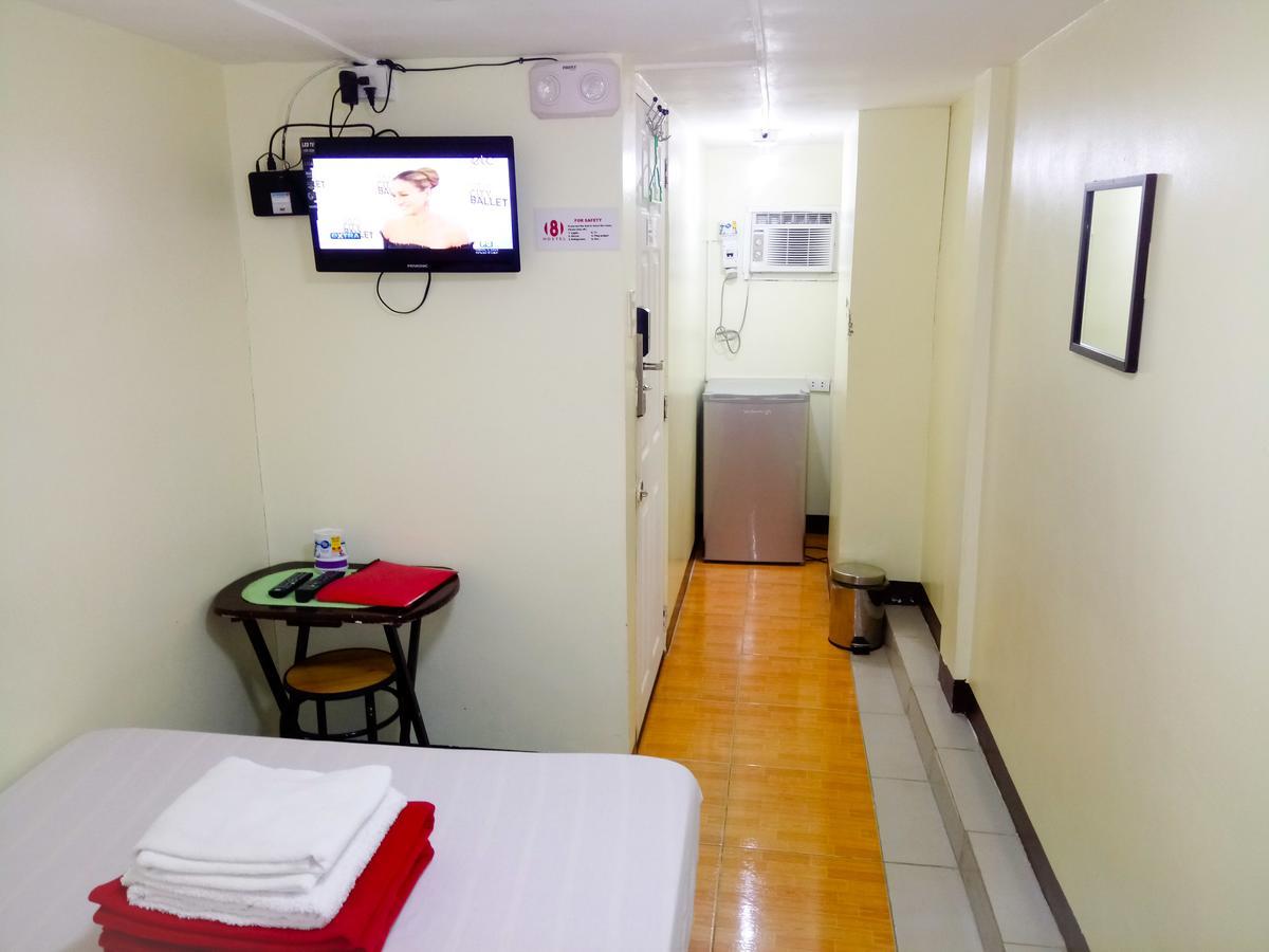 8Hostel Manila Exteriör bild
