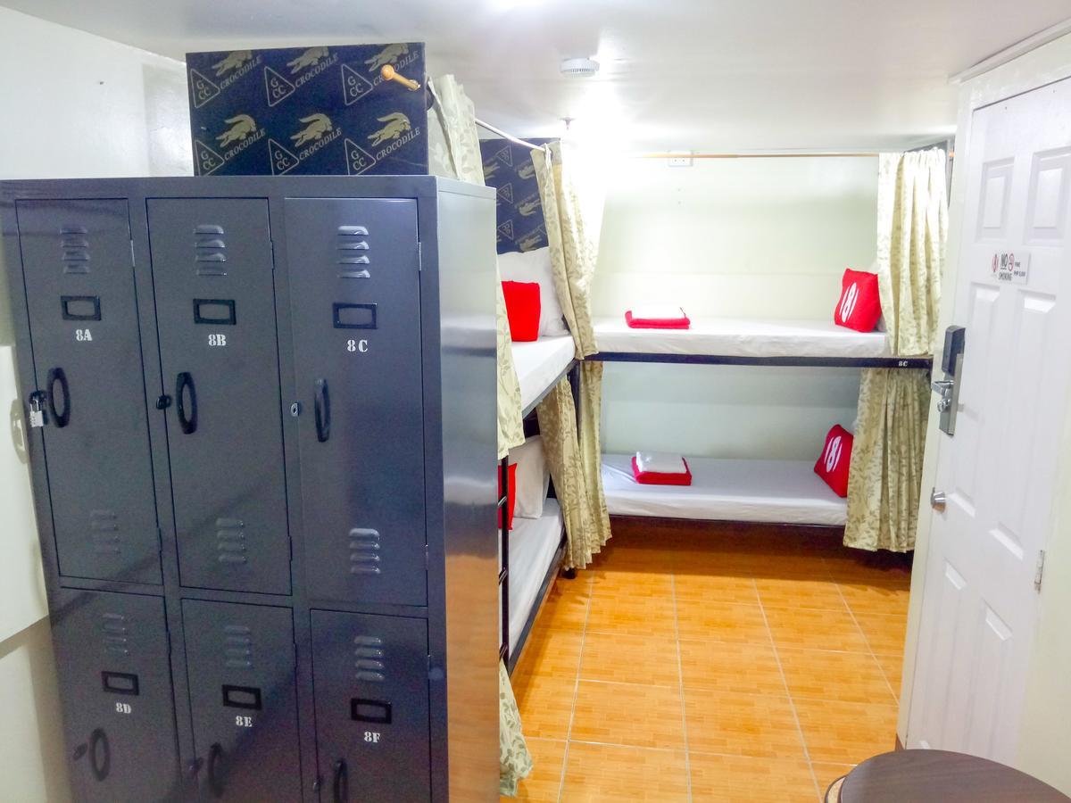 8Hostel Manila Exteriör bild